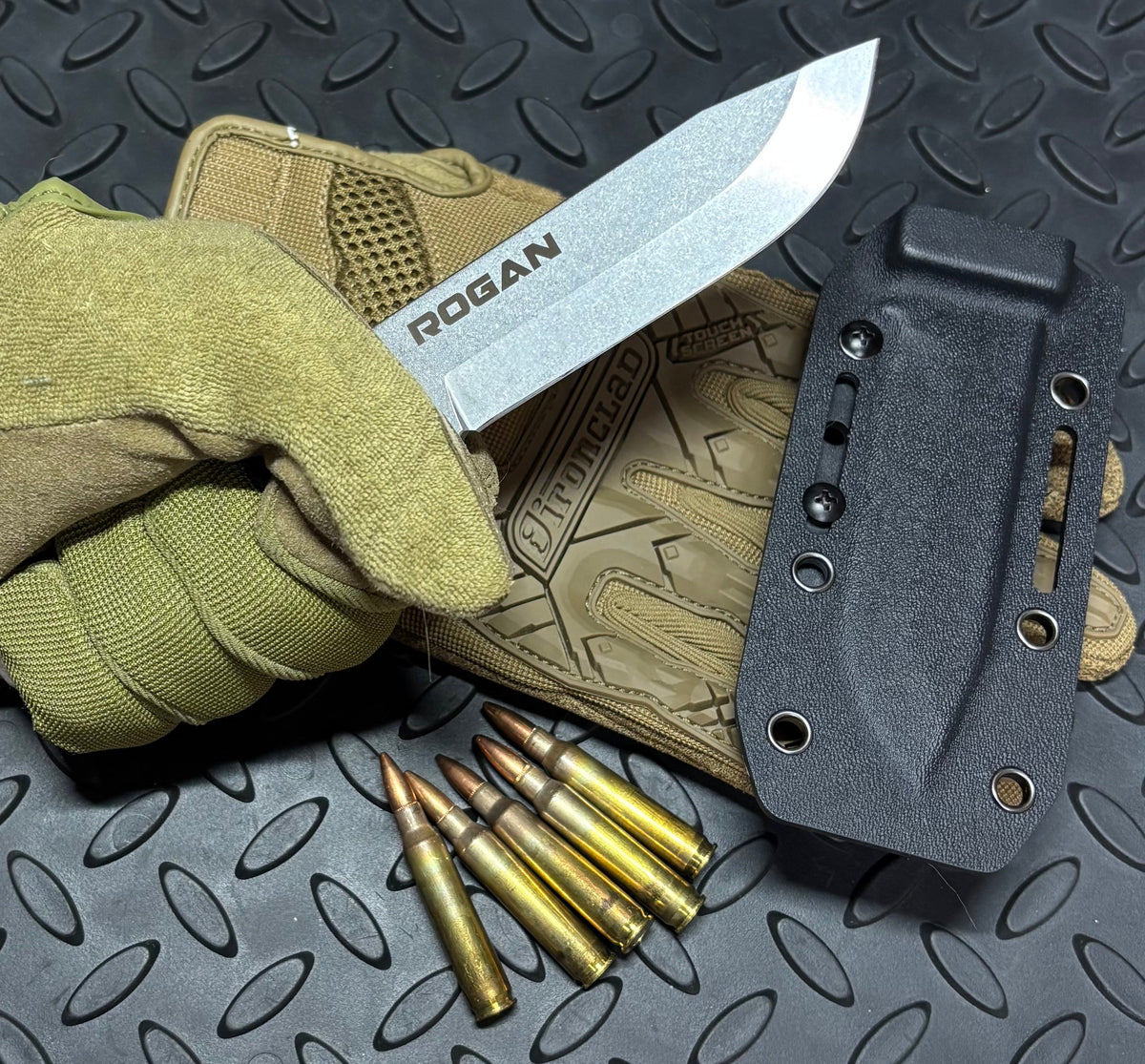 RFK-PRO Comes with sheath and belt clip.