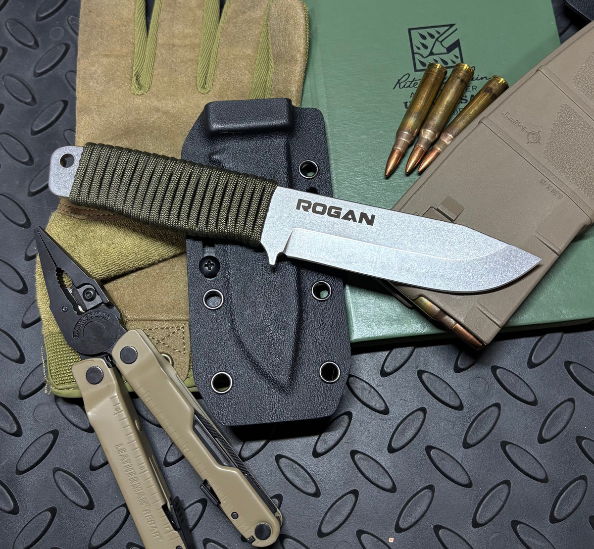 RFK-PRO Comes with sheath and belt clip.