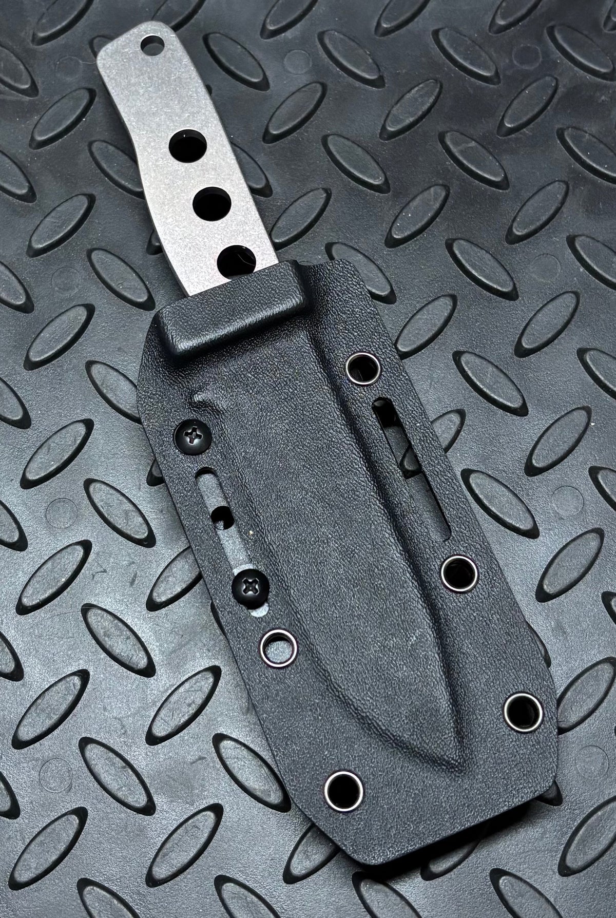 RFK-PRO Comes with sheath and belt clip.