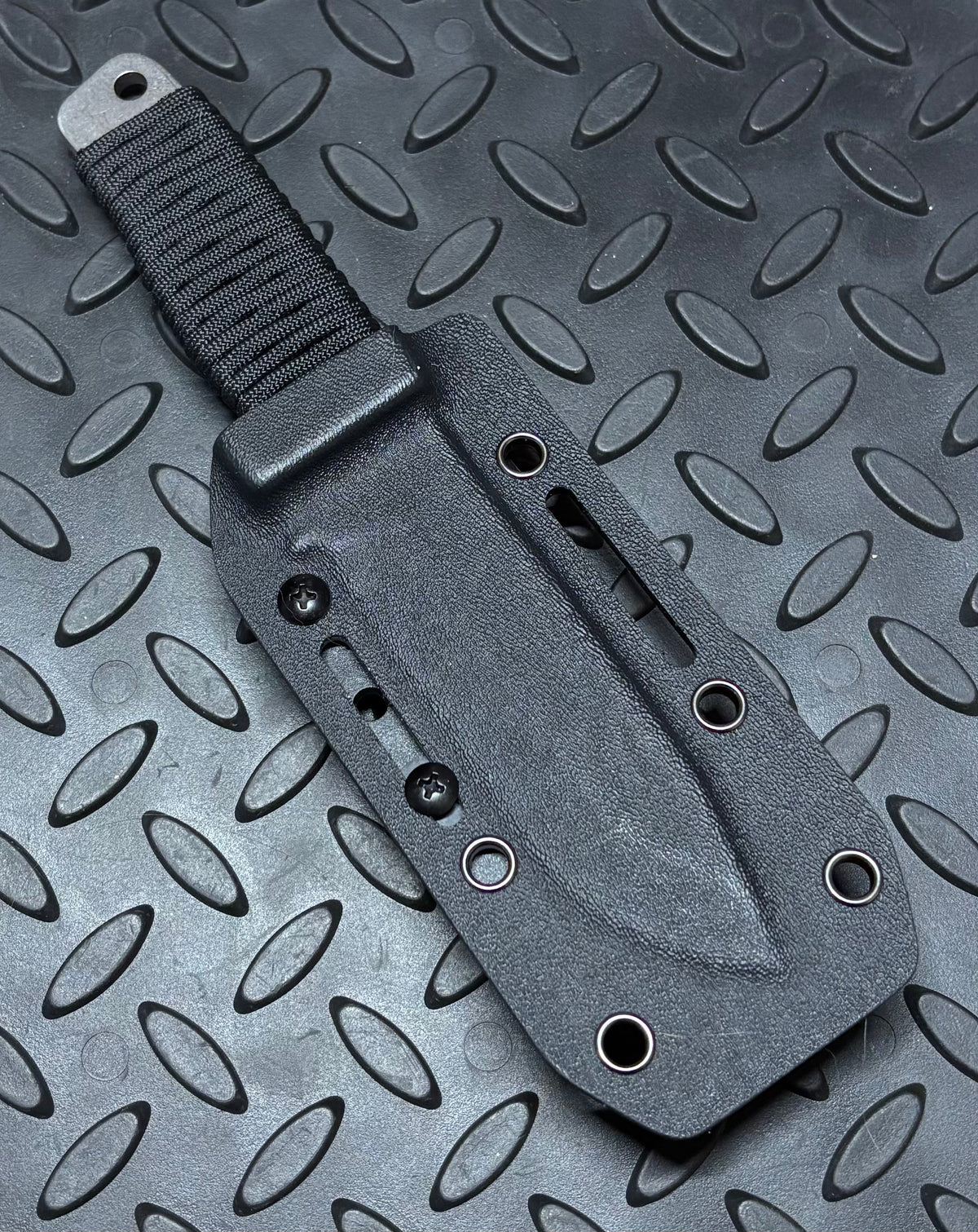 RFK-PRO Comes with sheath and belt clip.