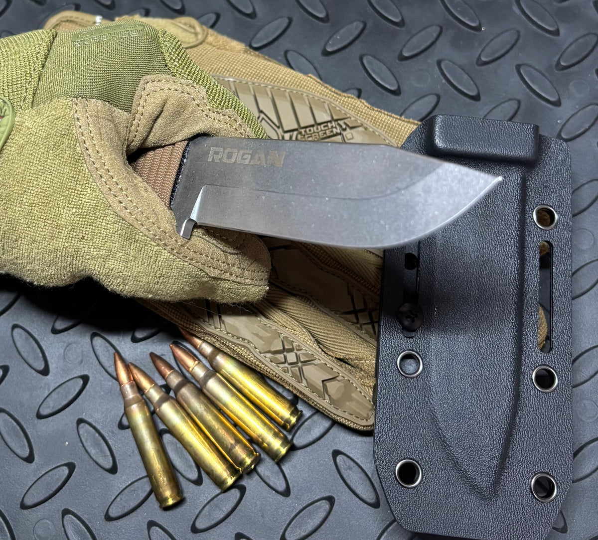 RFK-PRO Comes with sheath and belt clip.