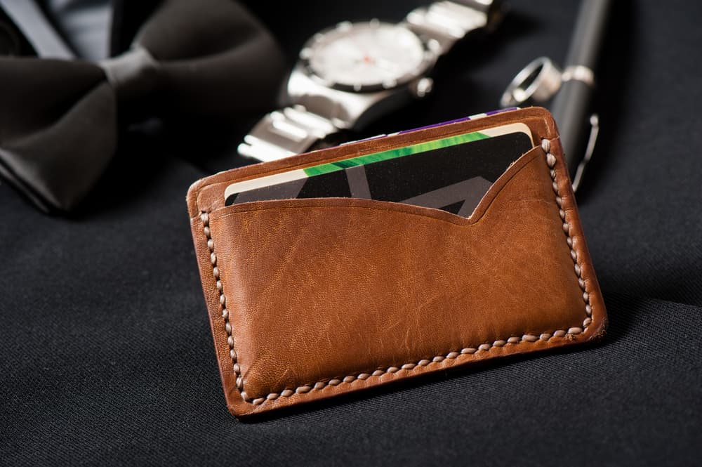 4 Things to Avoid Carrying in Your Slim Wallet