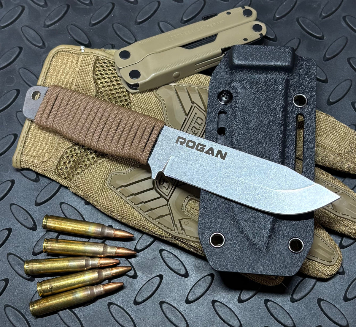 RFK-PRO Comes with sheath and belt clip.