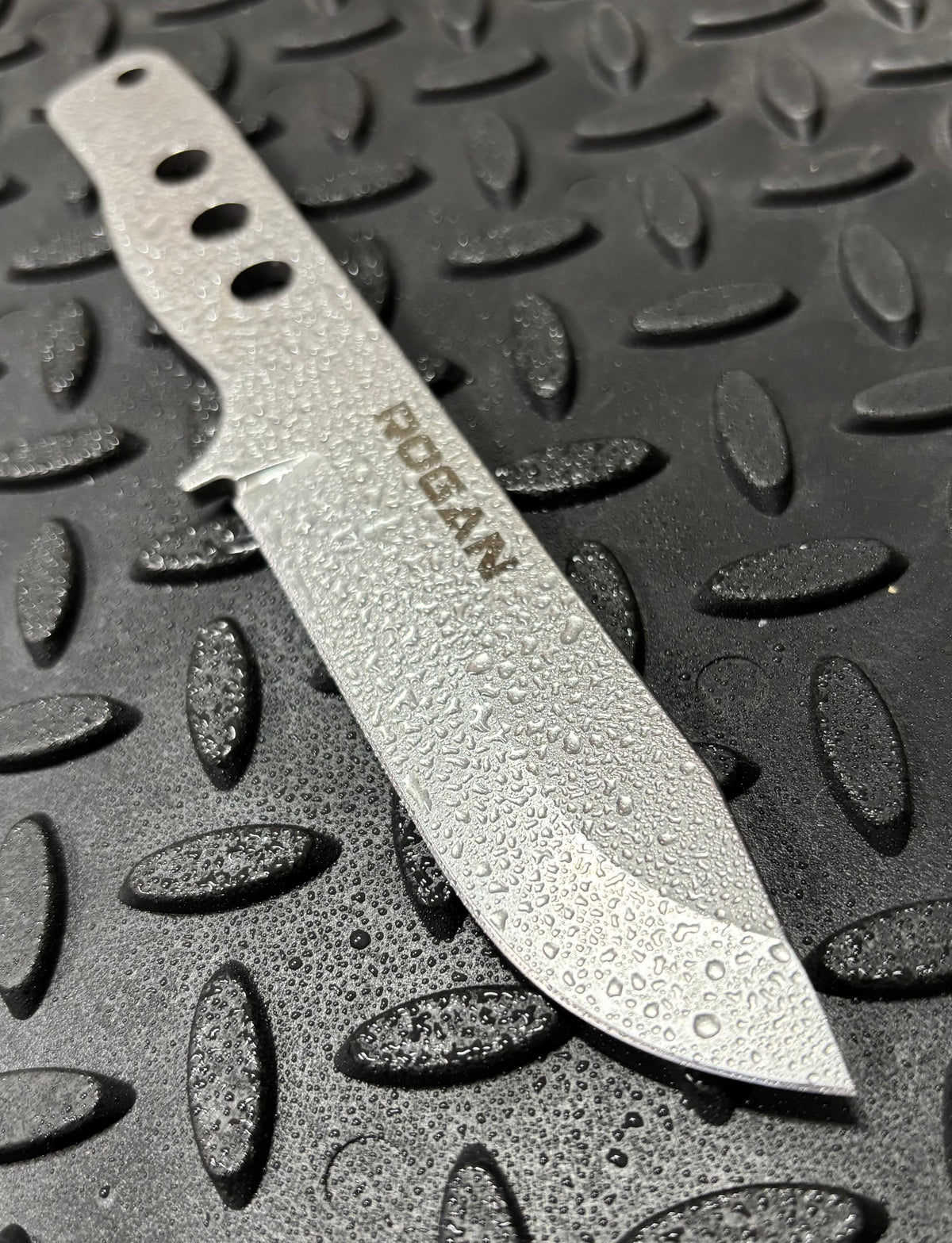 RFK-PRO Comes with sheath and belt clip.
