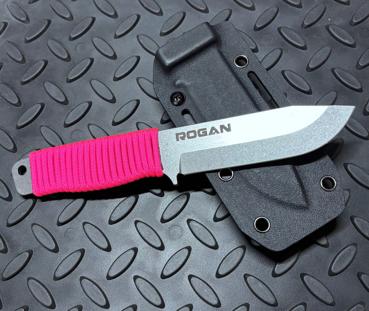RFK-PRO Comes with sheath and belt clip.