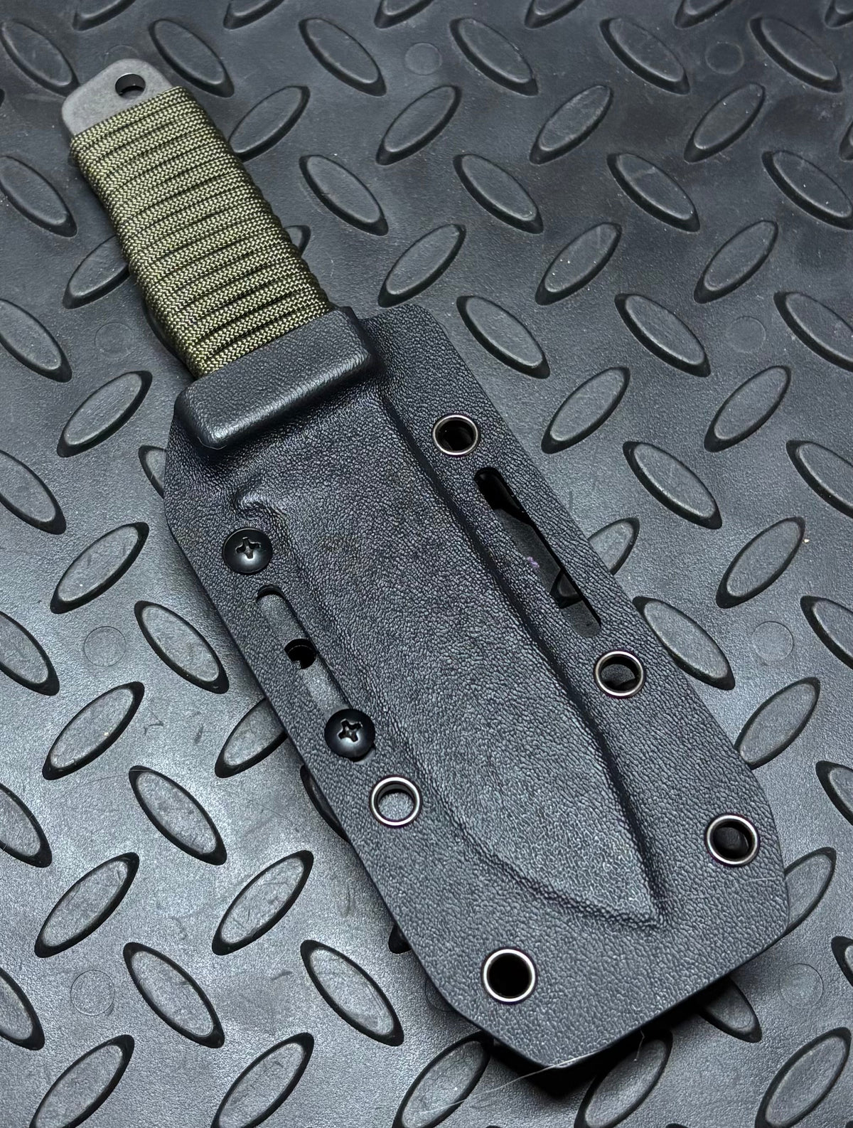 RFK-PRO Comes with sheath and belt clip.