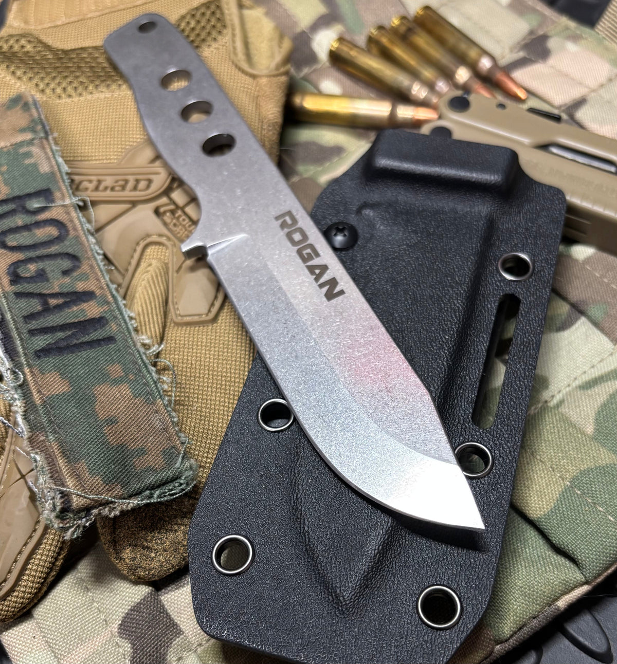 RFK-PRO Comes with sheath and belt clip.