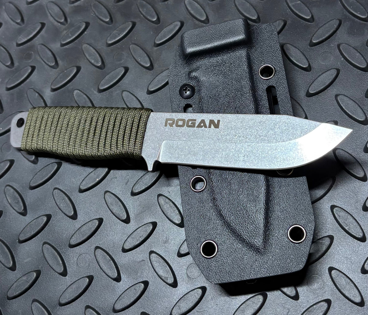 RFK-PRO Comes with sheath and belt clip.