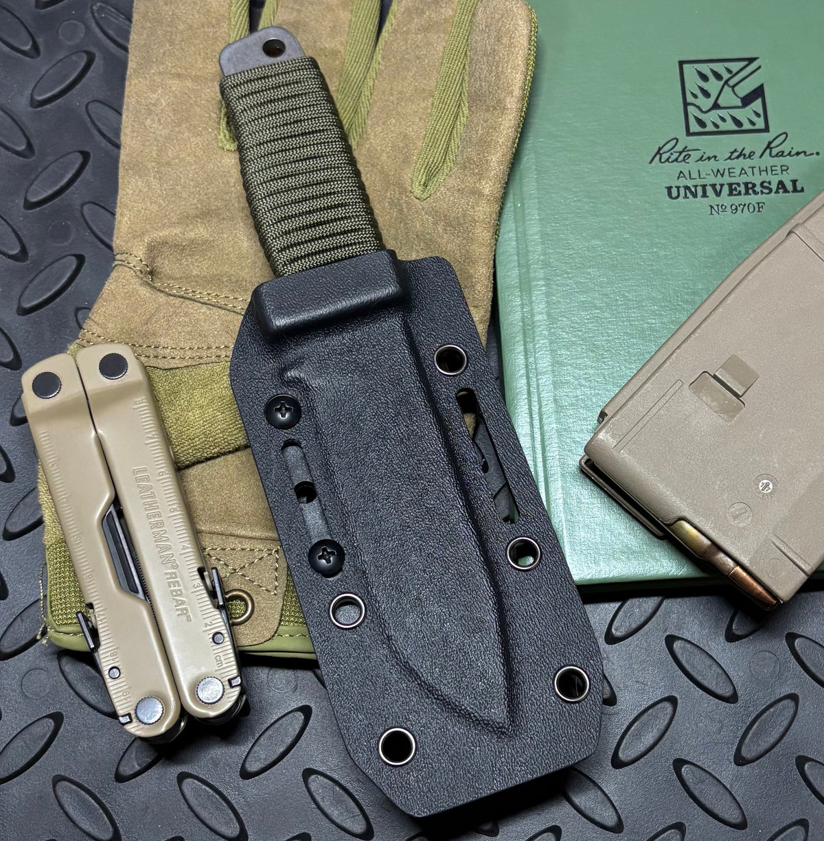 RFK-PRO Comes with sheath and belt clip.