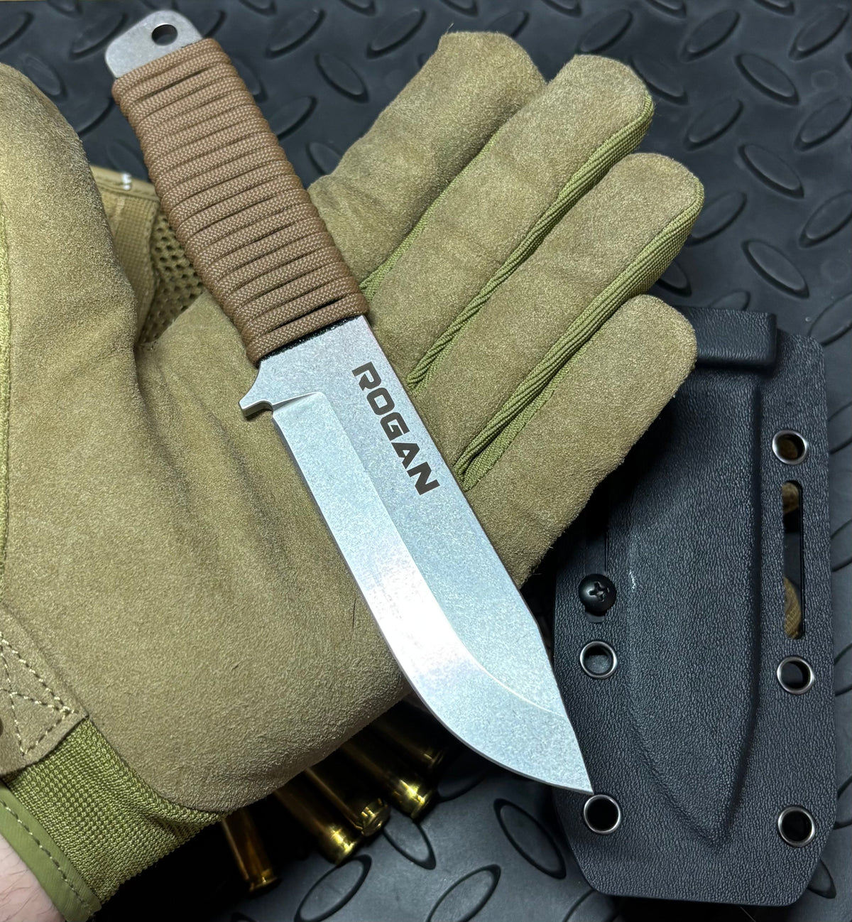 RFK-PRO Comes with sheath and belt clip.