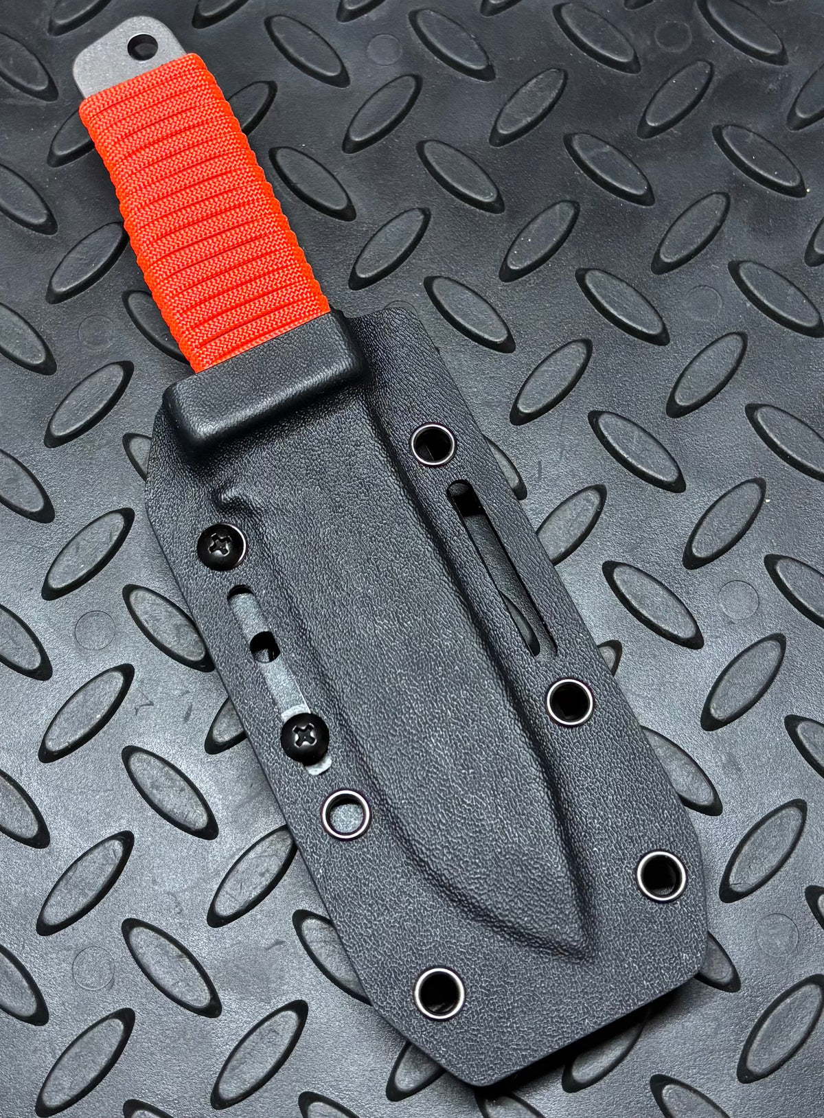 RFK-PRO Comes with sheath and belt clip.
