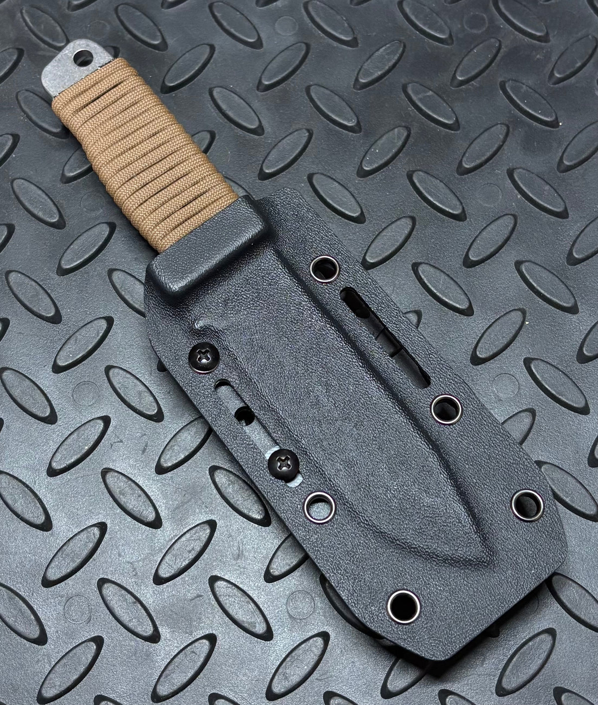 RFK-PRO Comes with sheath and belt clip.