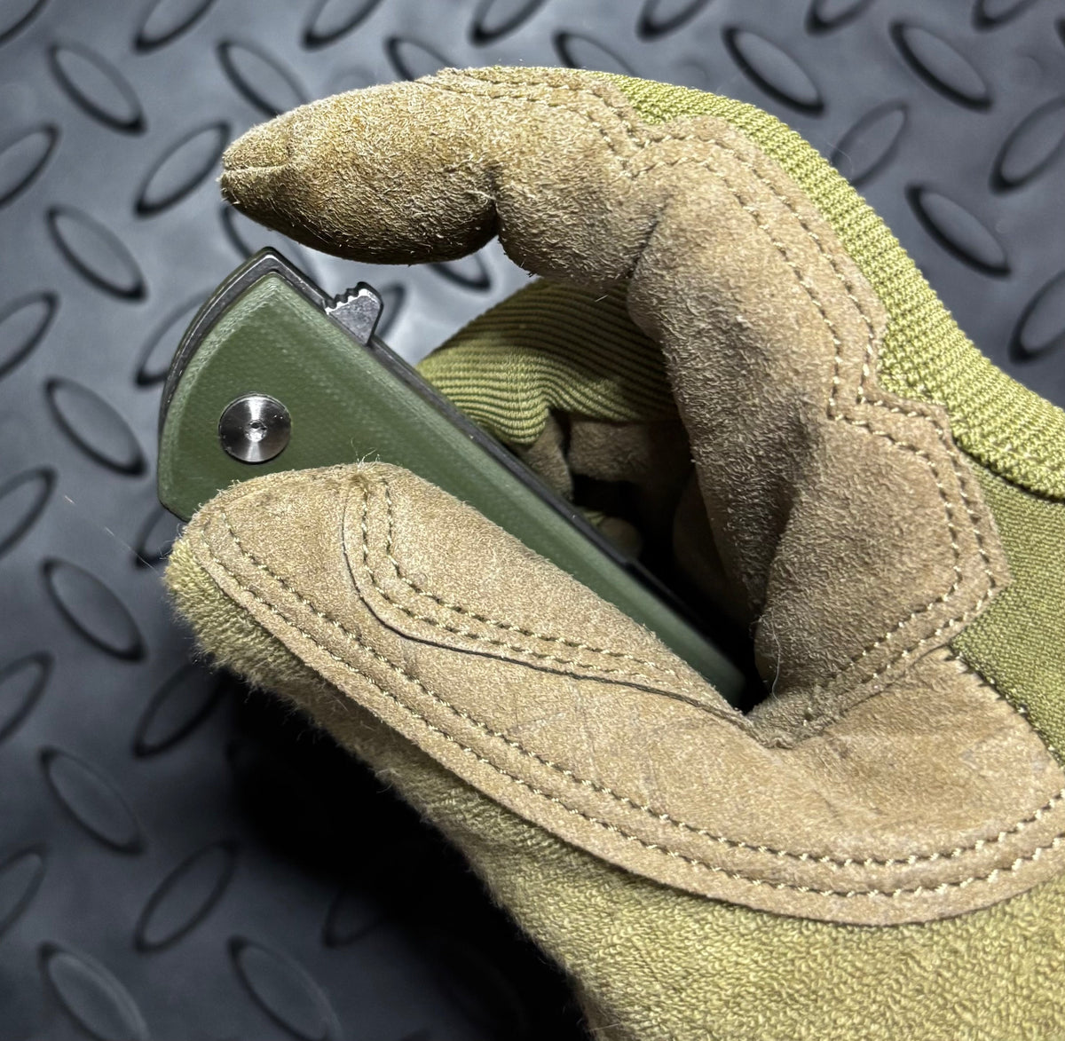 RHINO Folding Knife (Stonewash/ OD Green)